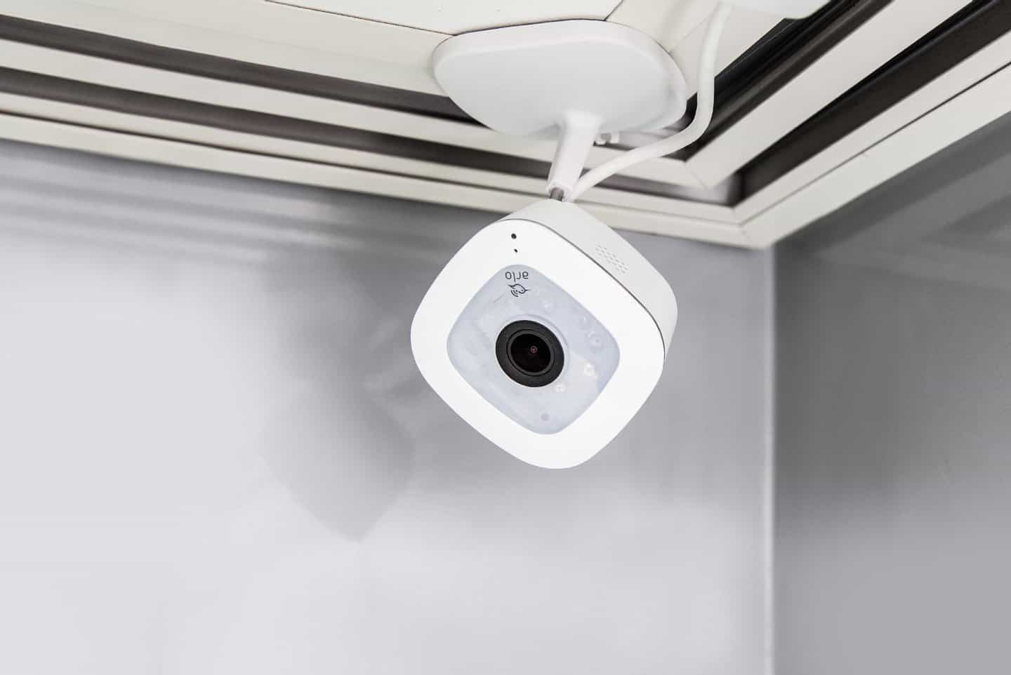 arlo q plus poe